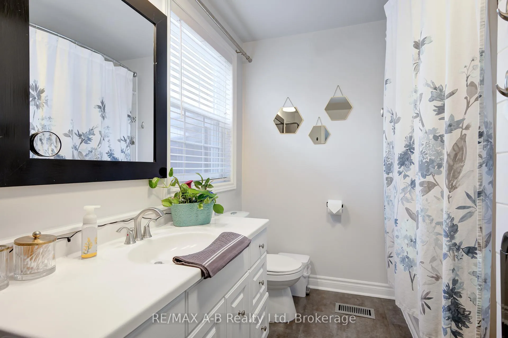 Photo 30 of 40 Blenheim Street, West Perth, Mitchell — HOMEH
