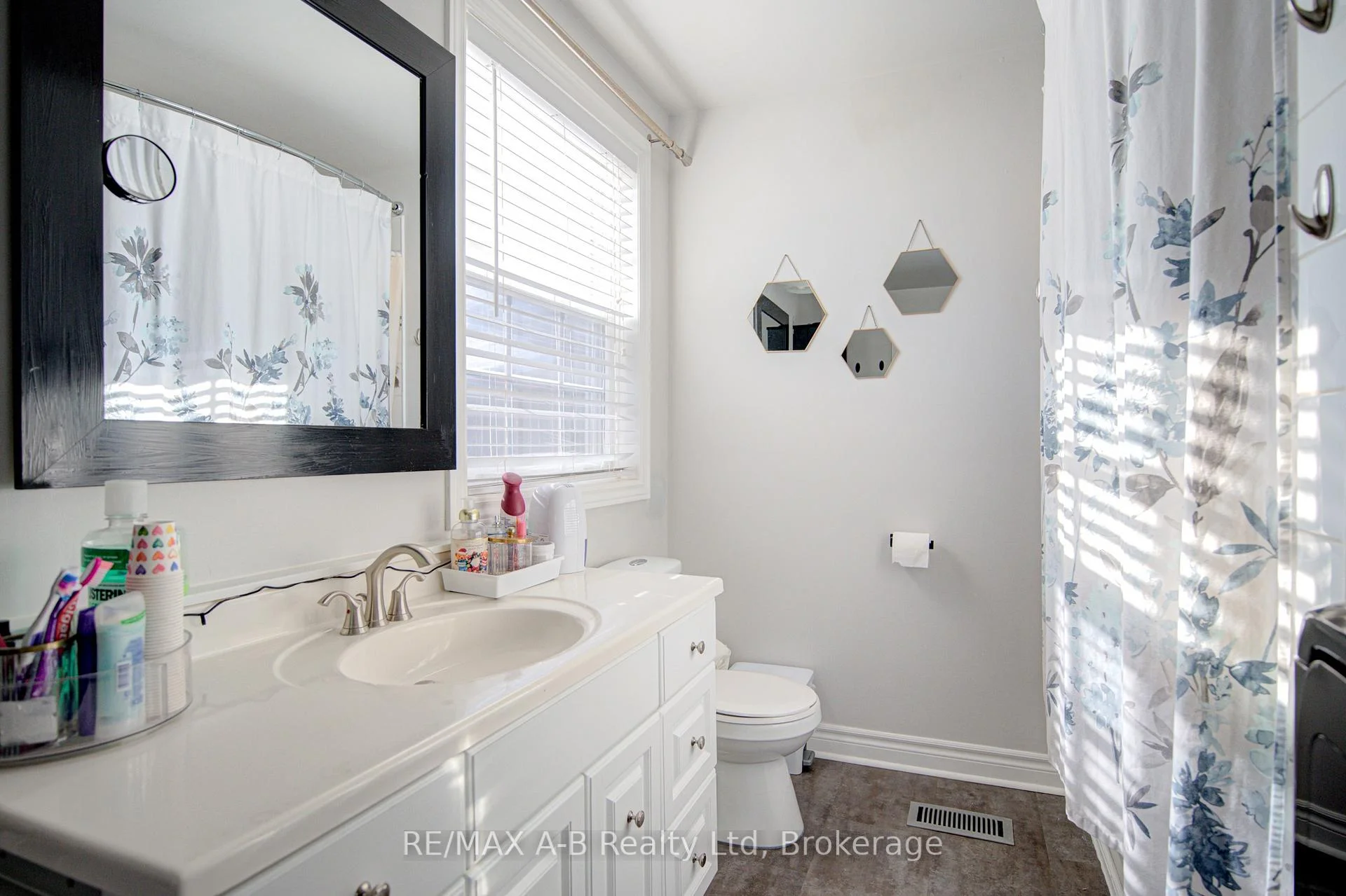 Photo 35 of 40 Blenheim Street, West Perth, Mitchell — HOMEH