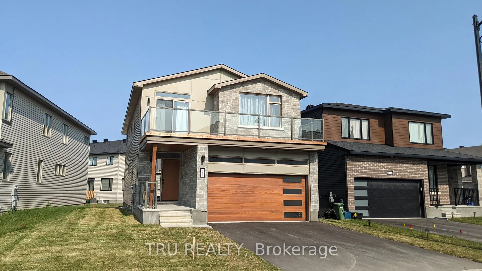 Photo 2 of 813 Crossgate Street, Ottawa, Barrhaven - Stonebridge — HOMEH
