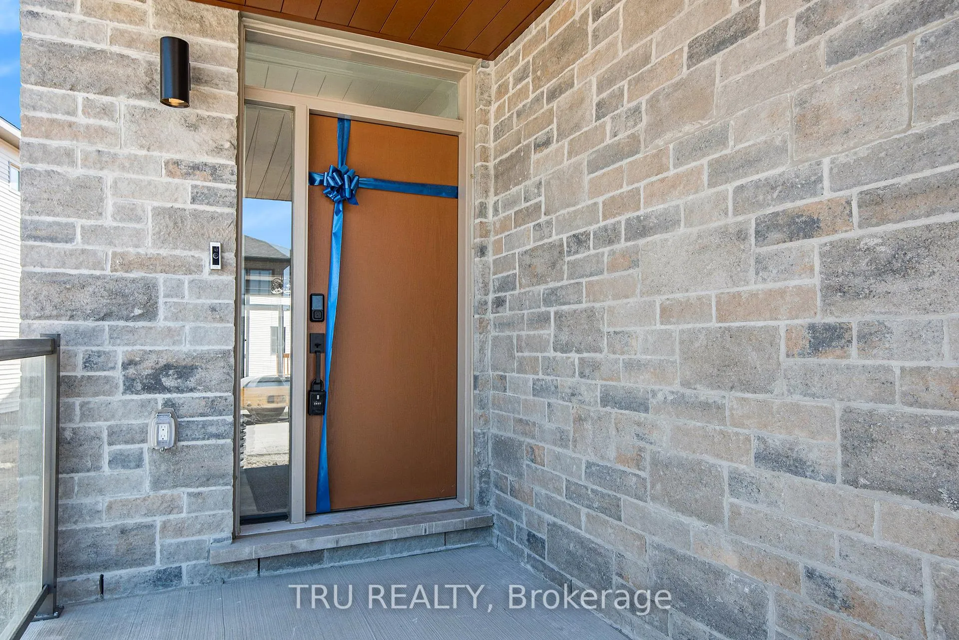 Photo 3 of 813 Crossgate Street, Ottawa, Barrhaven - Stonebridge — HOMEH
