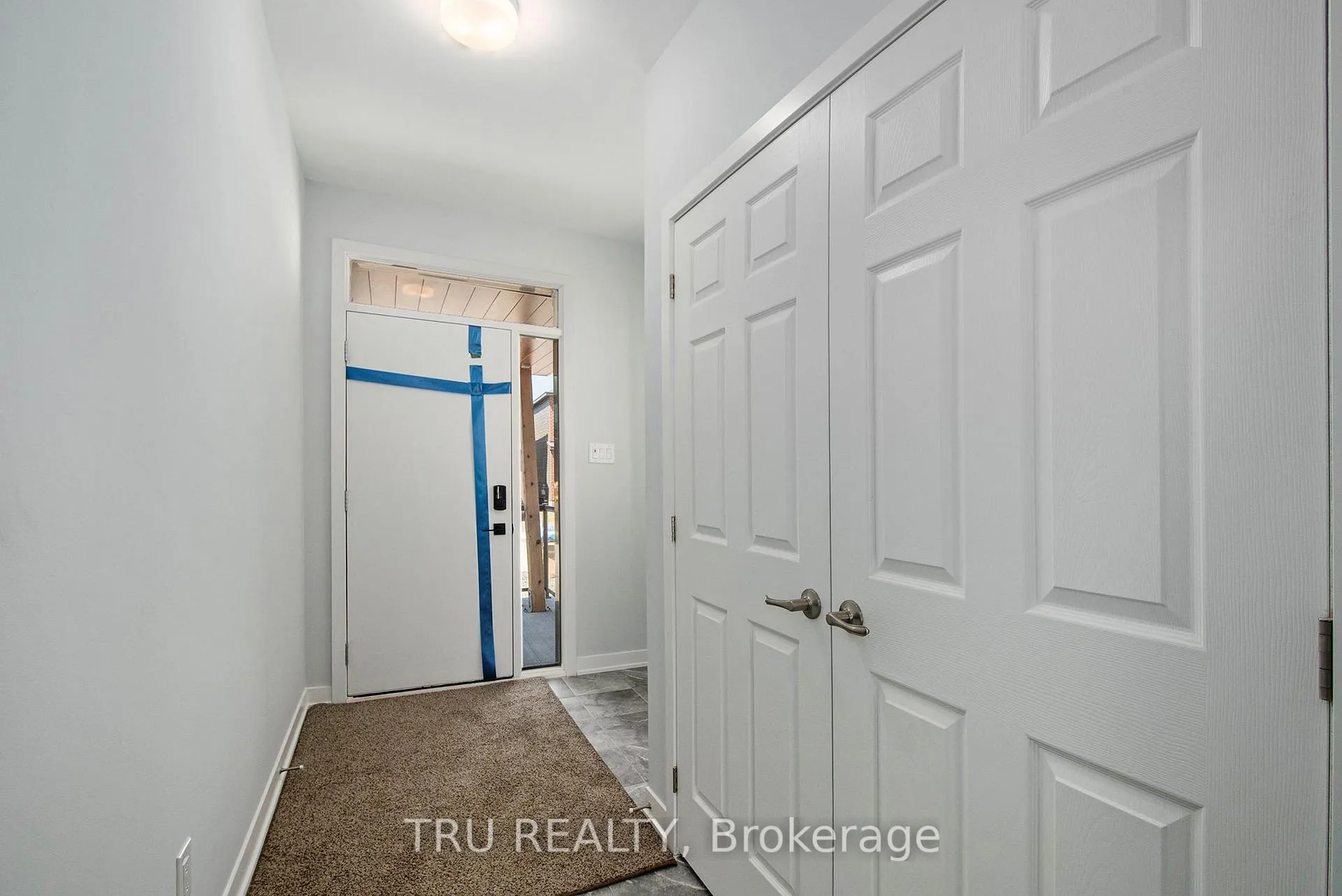 Photo 4 of 813 Crossgate Street, Ottawa, Barrhaven - Stonebridge — HOMEH