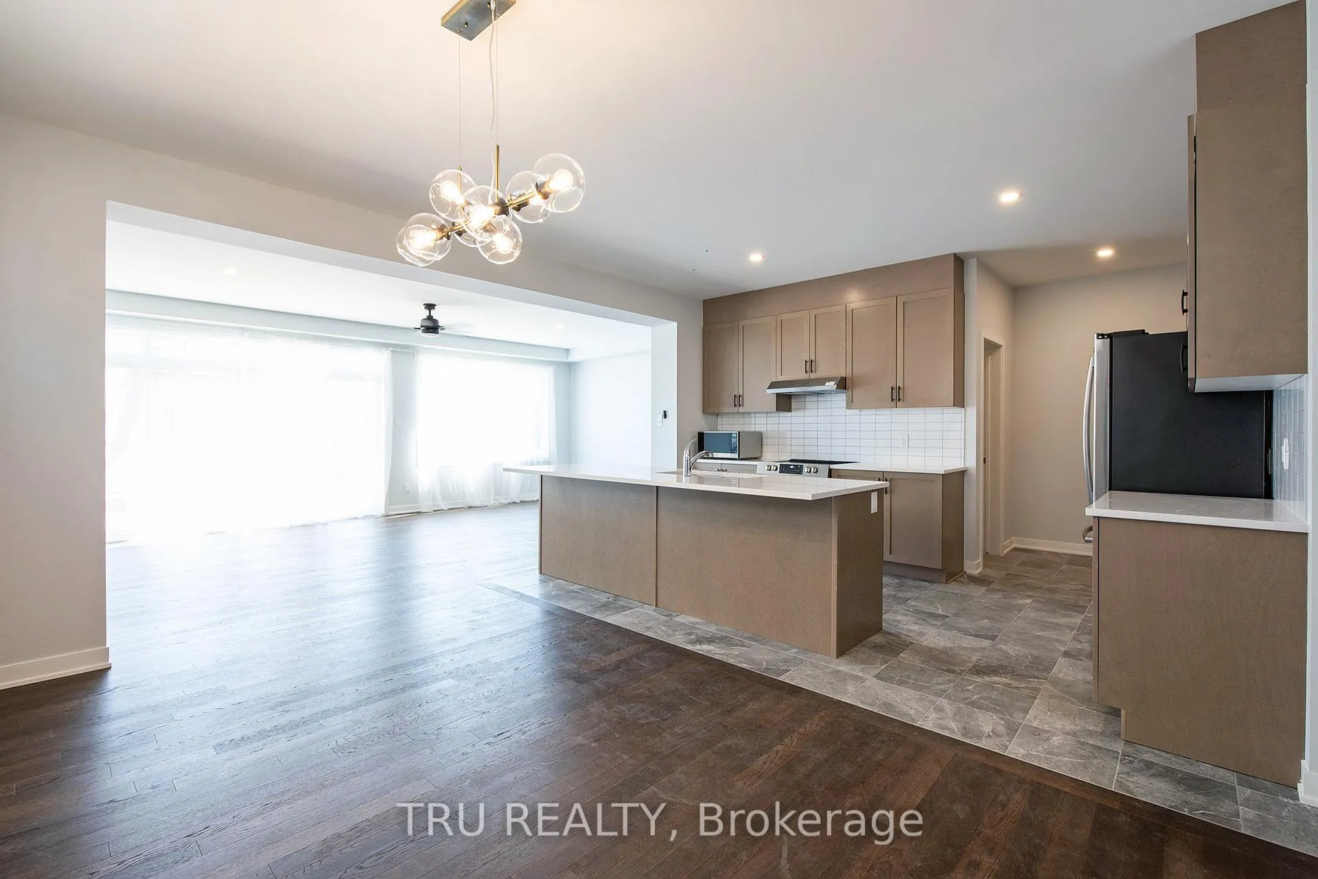 Photo 5 of 813 Crossgate Street, Ottawa, Barrhaven - Stonebridge — HOMEH