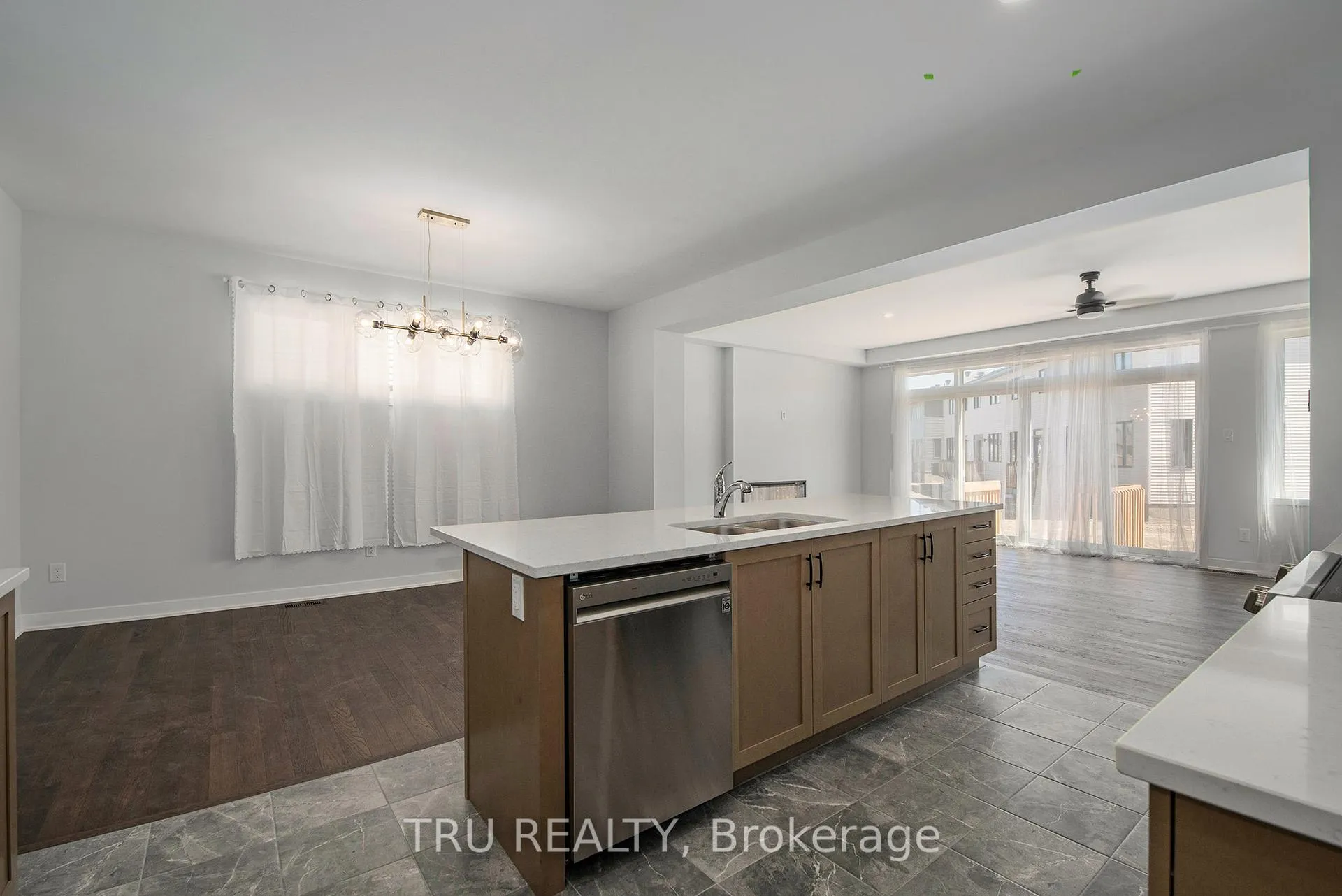 Photo 6 of 813 Crossgate Street, Ottawa, Barrhaven - Stonebridge — HOMEH