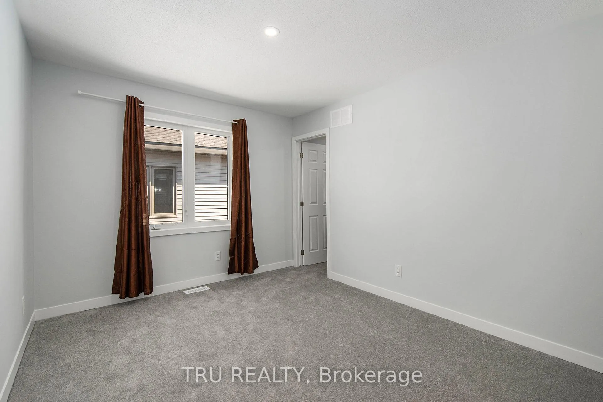 Photo 17 of 813 Crossgate Street, Ottawa, Barrhaven - Stonebridge — HOMEH