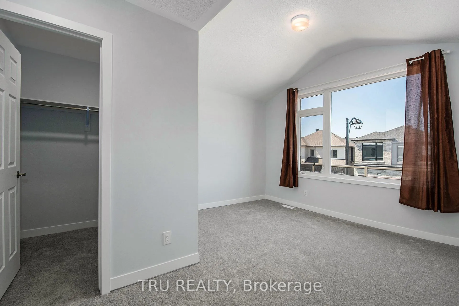 Photo 18 of 813 Crossgate Street, Ottawa, Barrhaven - Stonebridge — HOMEH