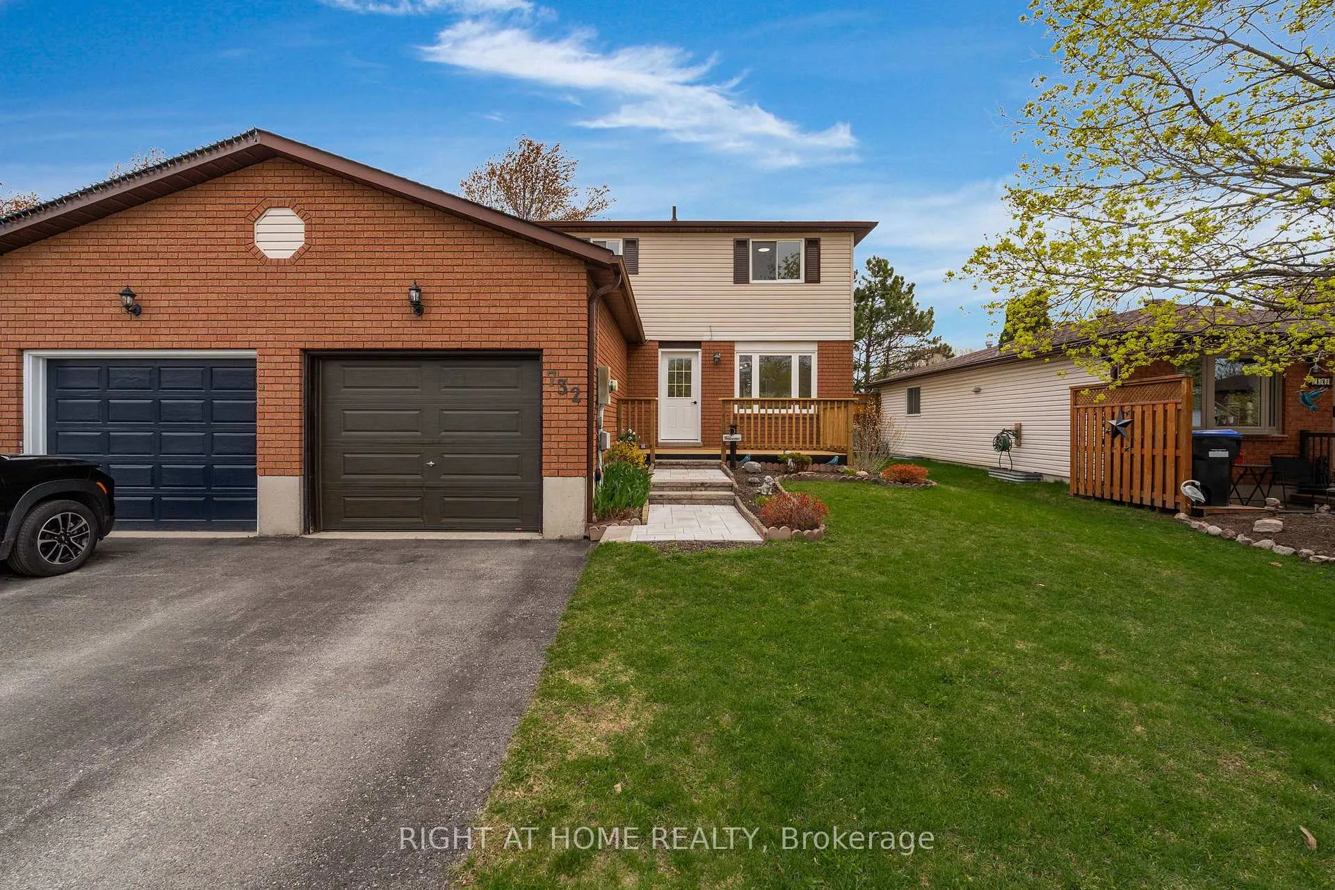 Photo 2 of 732 Frazer Drive S, Midland — HOMEH