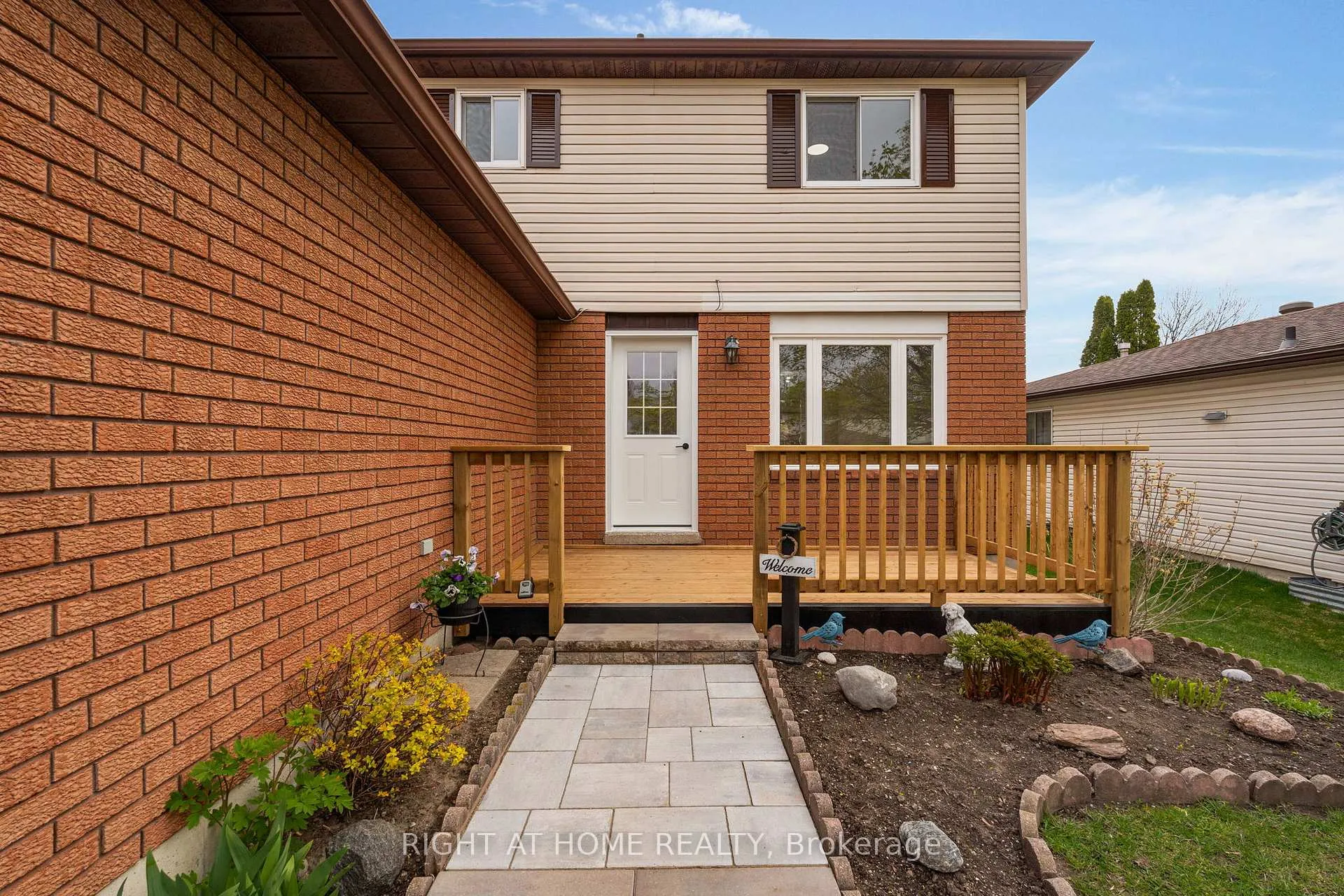 Photo 4 of 732 Frazer Drive S, Midland — HOMEH