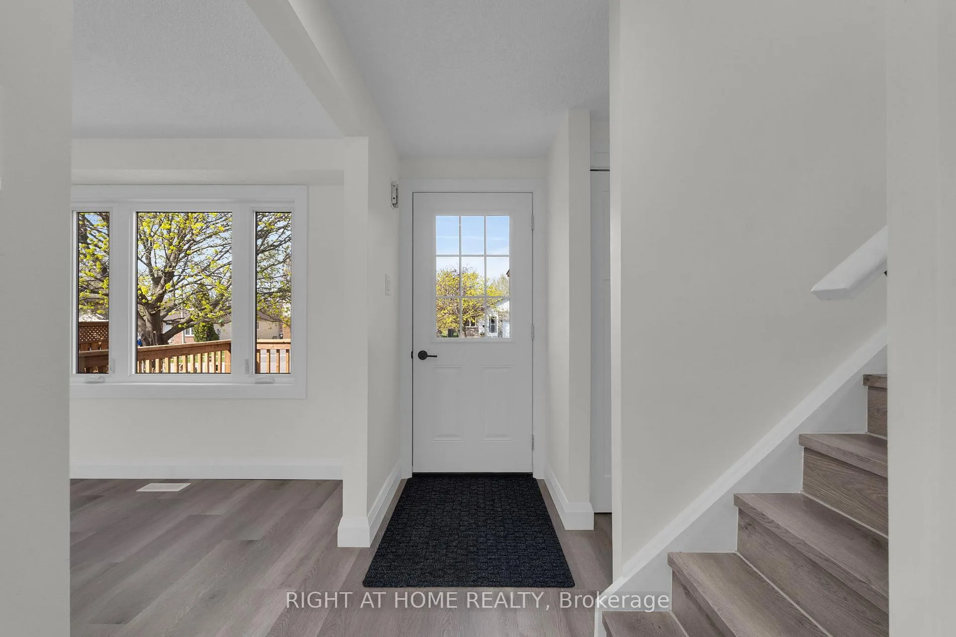 Photo 5 of 732 Frazer Drive S, Midland — HOMEH