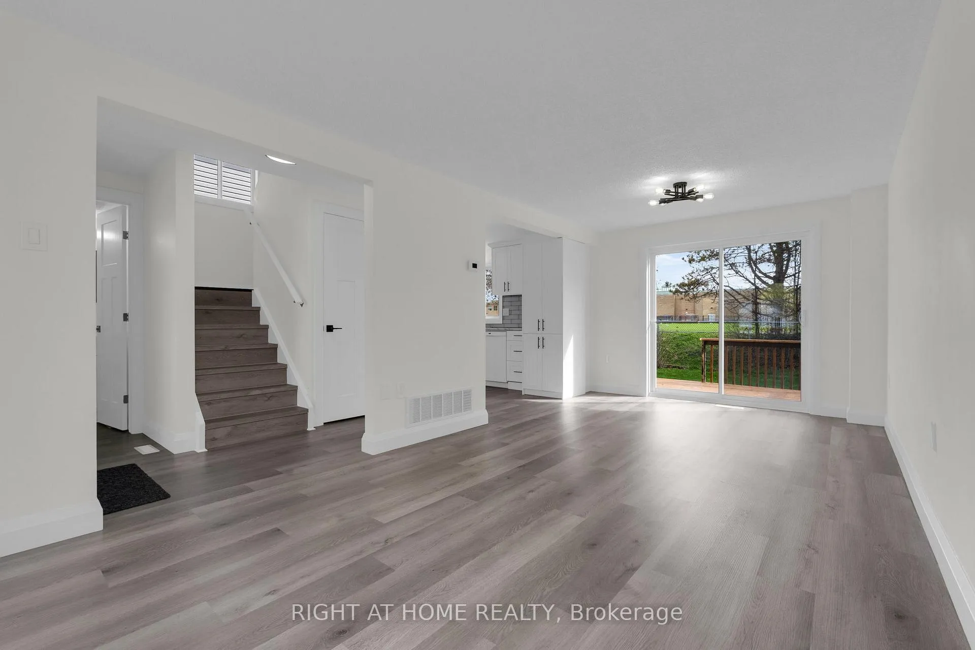 Photo 7 of 732 Frazer Drive S, Midland — HOMEH