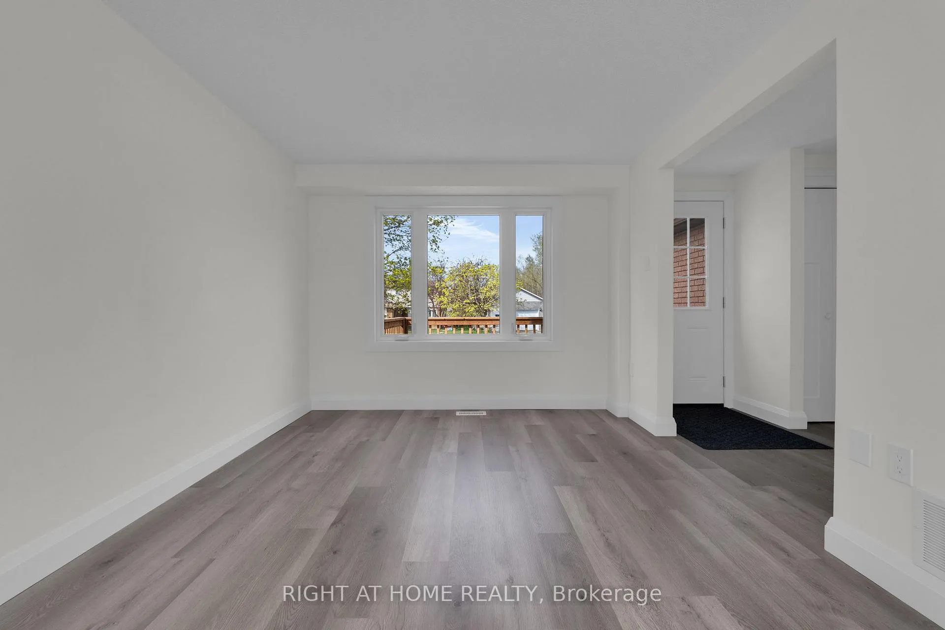 Photo 8 of 732 Frazer Drive S, Midland — HOMEH