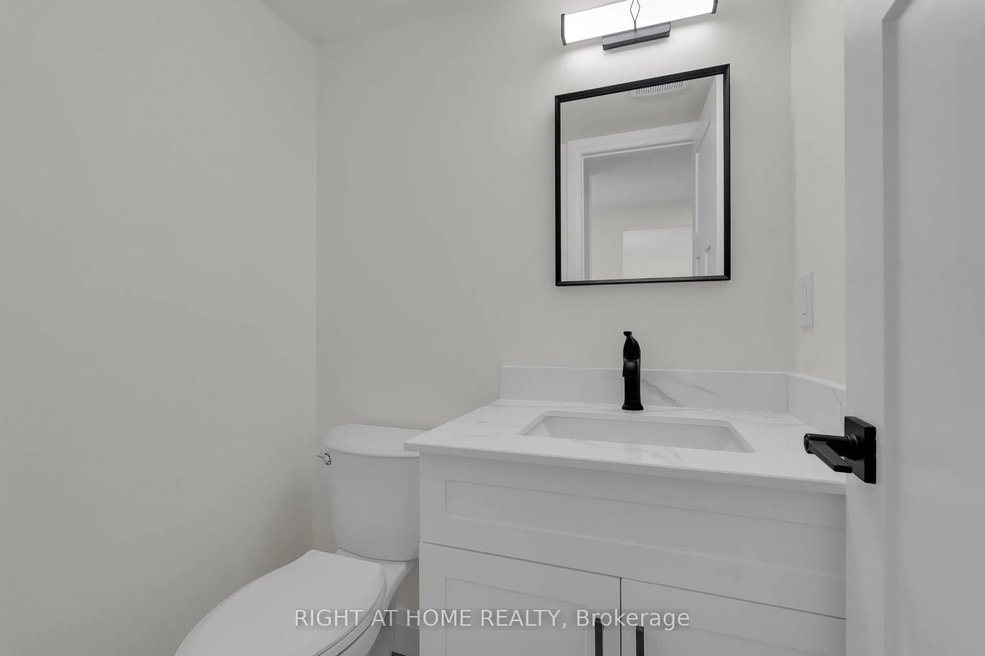 Photo 14 of 732 Frazer Drive S, Midland — HOMEH