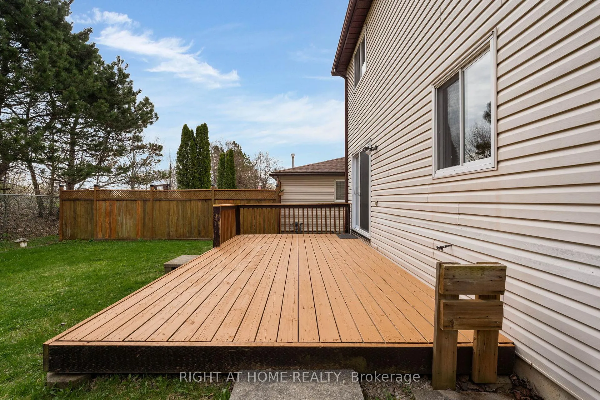 Photo 27 of 732 Frazer Drive S, Midland — HOMEH
