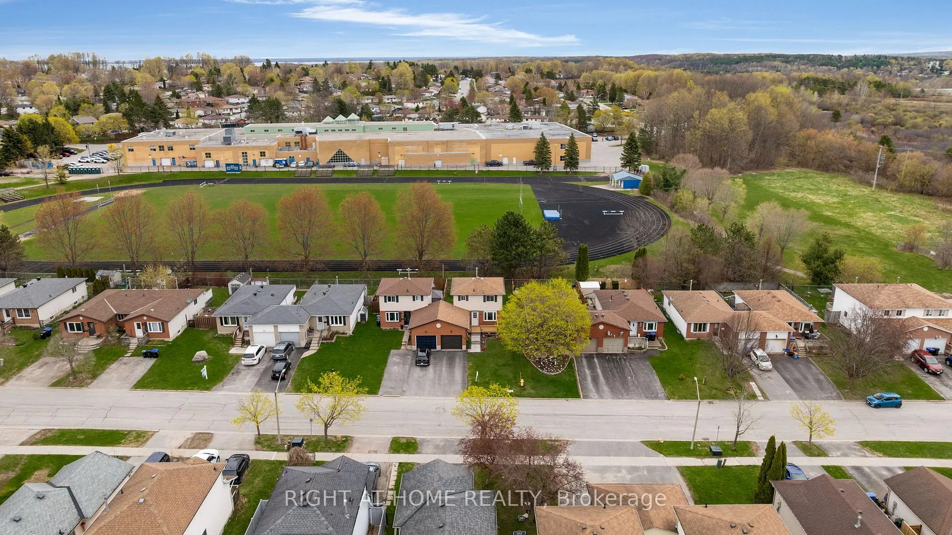 Photo 34 of 732 Frazer Drive S, Midland — HOMEH