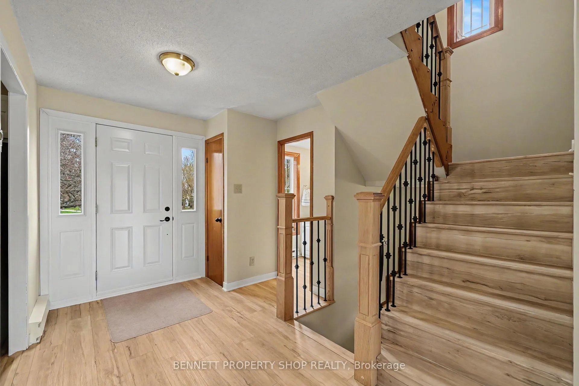 Photo 2 of 22 Poole Creek Crescent, Ottawa, Fringewood — HOMEH