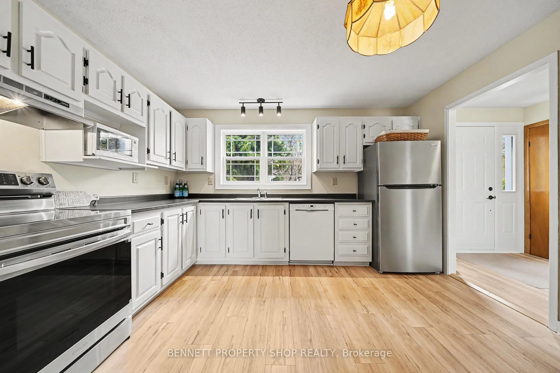 Photo 4 of 22 Poole Creek Crescent, Ottawa, Fringewood — HOMEH