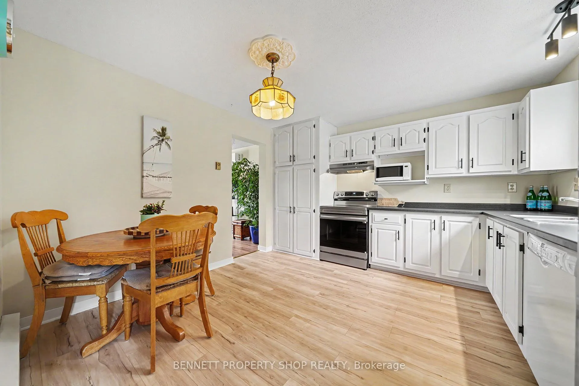 Photo 5 of 22 Poole Creek Crescent, Ottawa, Fringewood — HOMEH