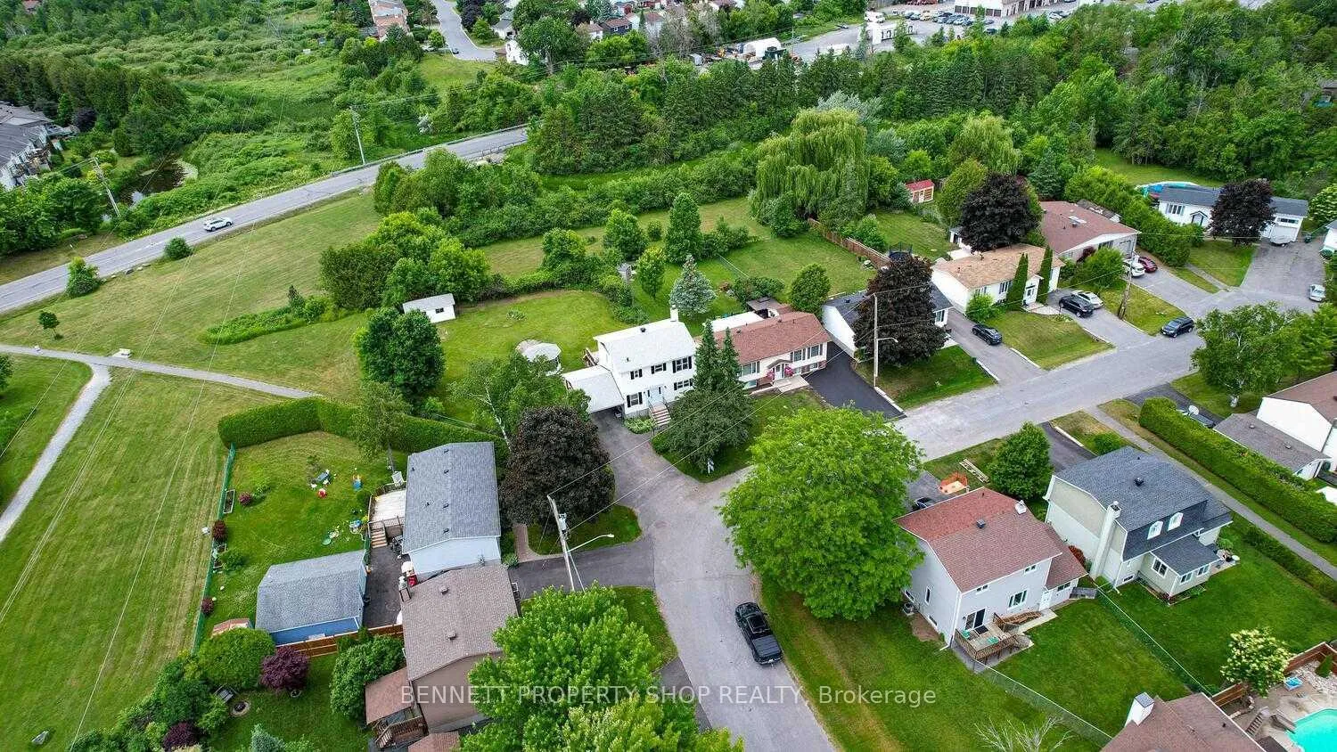 Photo 7 of 22 Poole Creek Crescent, Ottawa, Fringewood — HOMEH