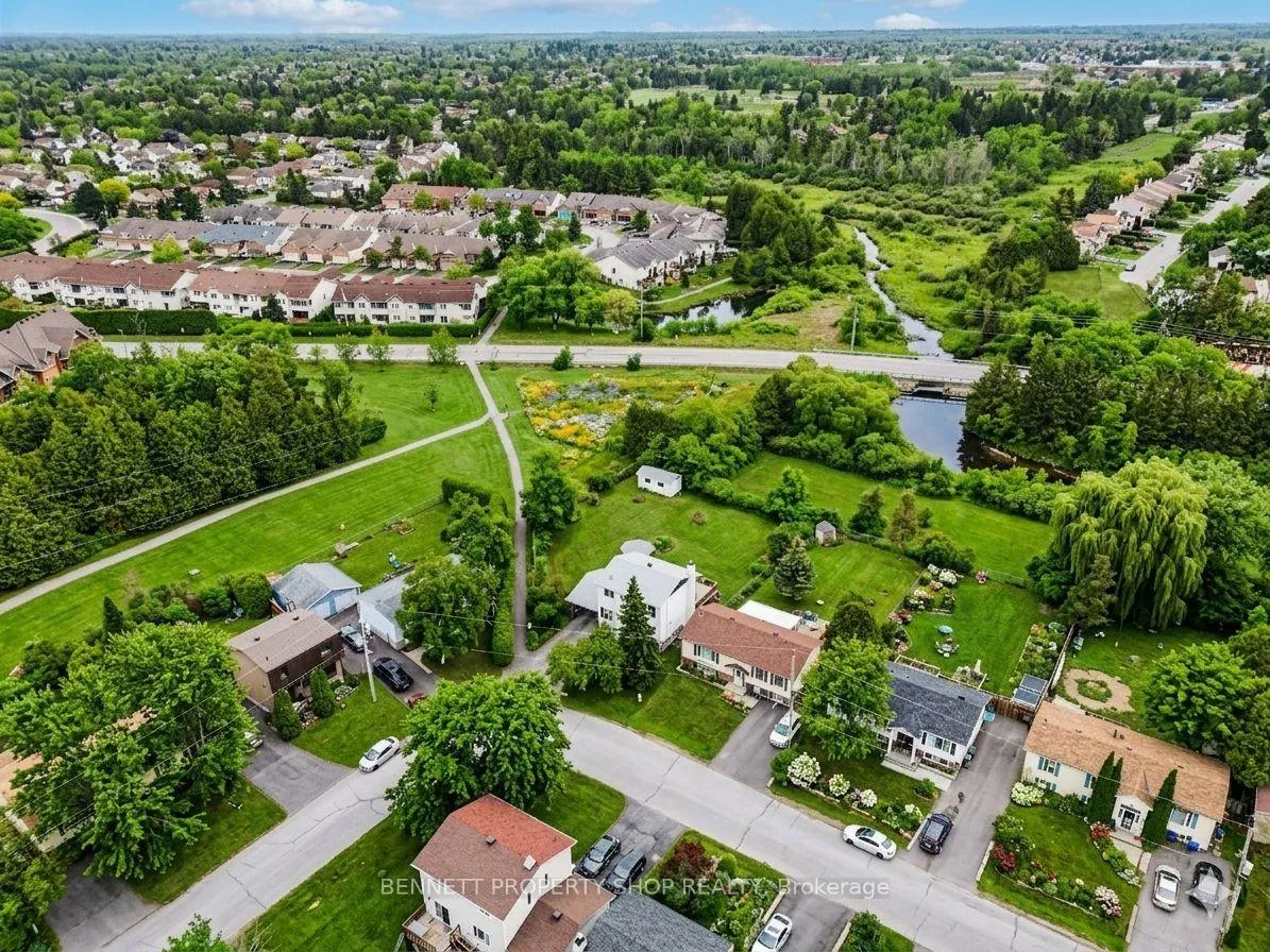 Photo 8 of 22 Poole Creek Crescent, Ottawa, Fringewood — HOMEH