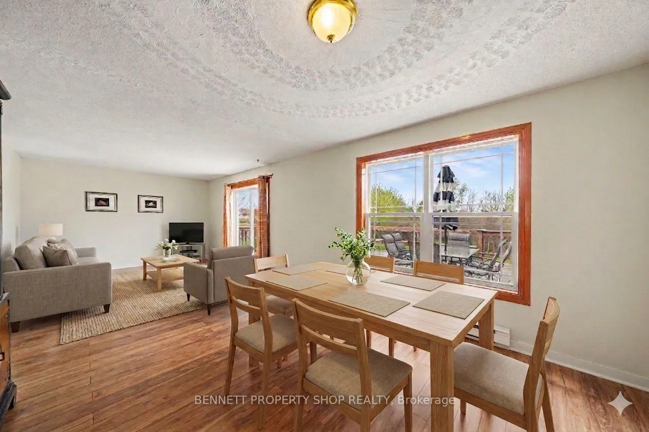 Photo 11 of 22 Poole Creek Crescent, Ottawa, Fringewood — HOMEH