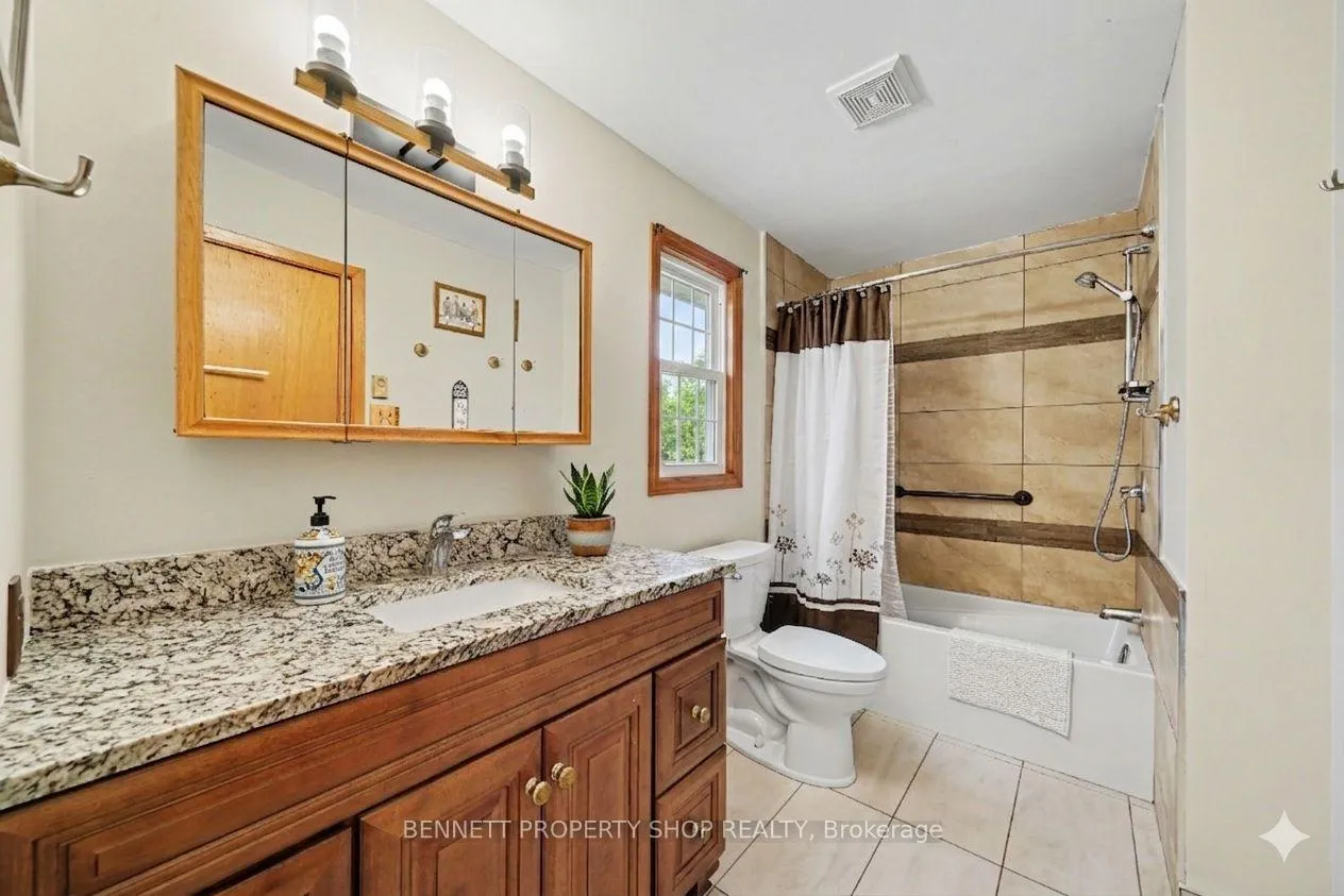 Photo 13 of 22 Poole Creek Crescent, Ottawa, Fringewood — HOMEH
