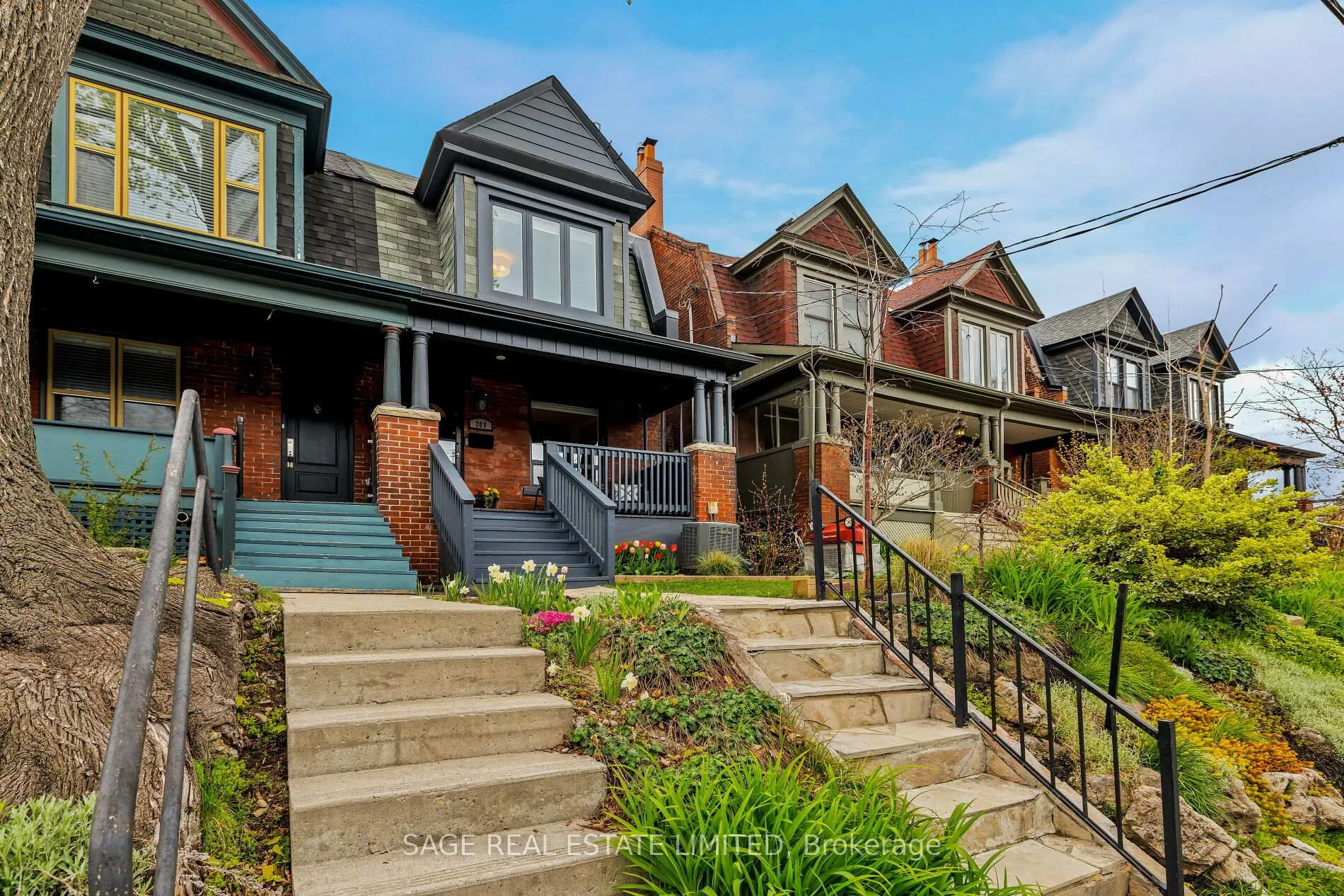 Front of 208 Galley Avenue