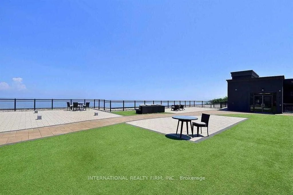 Photo 4 of Unit 233, 35 Southshore Crescent, Hamilton, Lakeshore — HOMEH