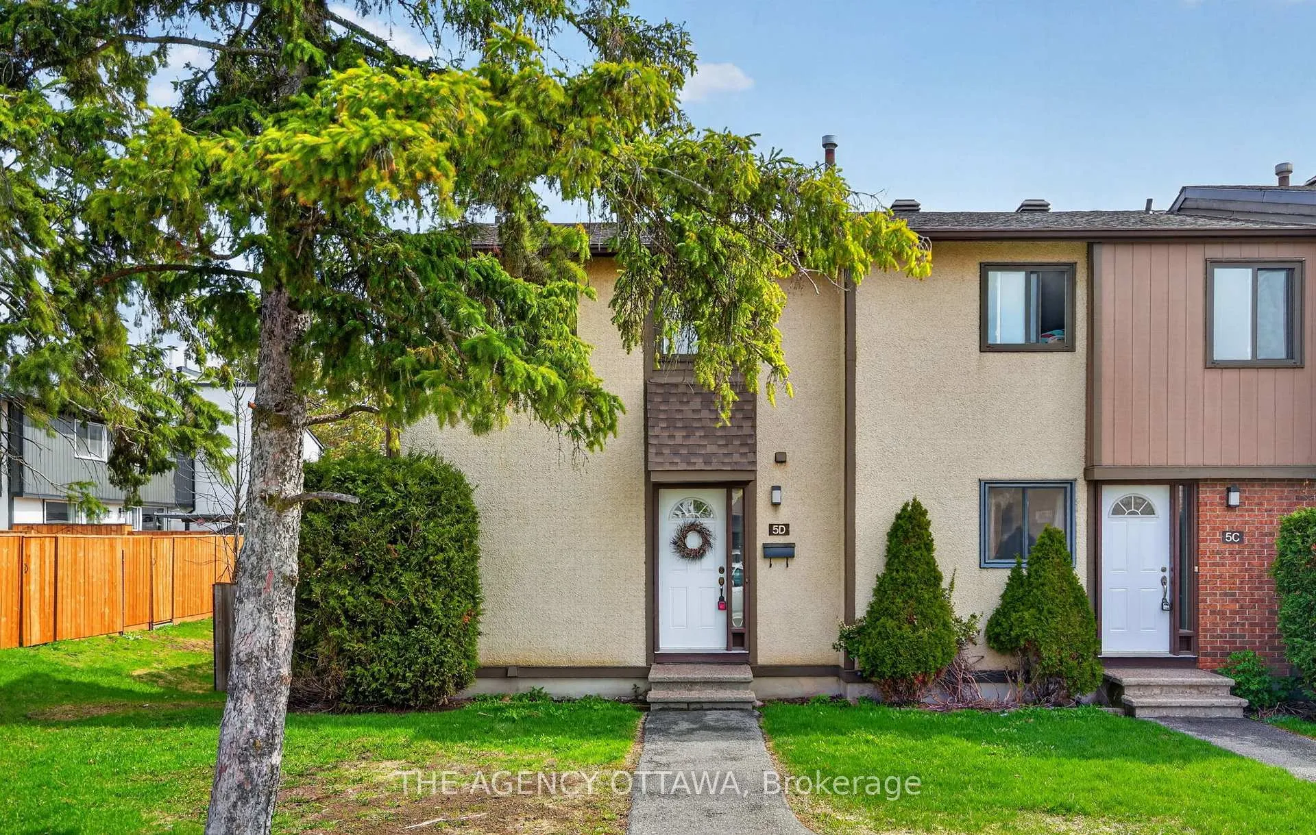 Photo 2 of Unit D, 5 Vanessa Terrace, Ottawa, Barrhaven - Pheasant Run — HOMEH