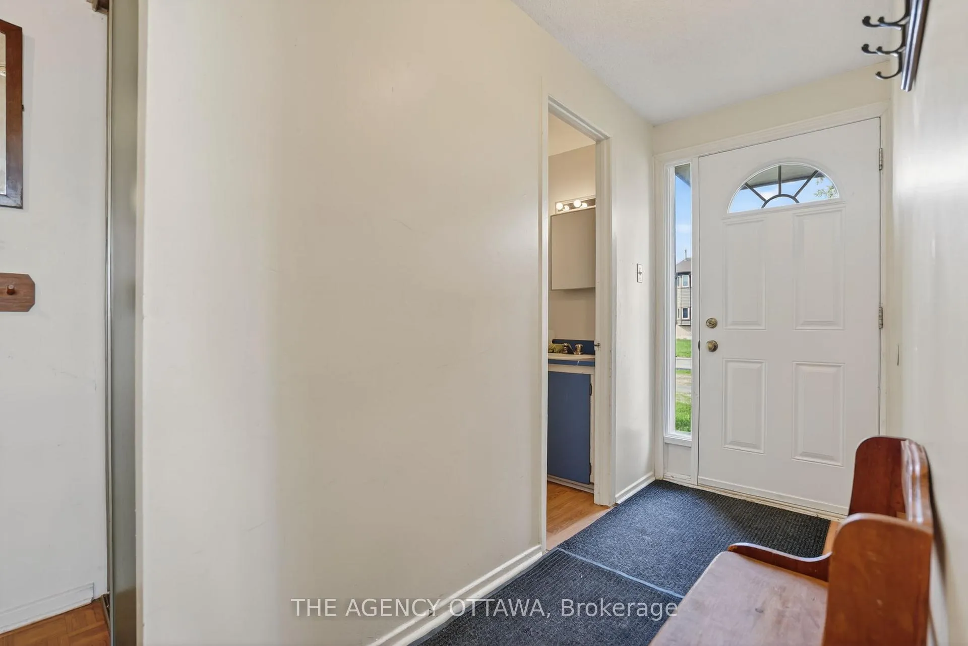 Photo 4 of Unit D, 5 Vanessa Terrace, Ottawa, Barrhaven - Pheasant Run — HOMEH