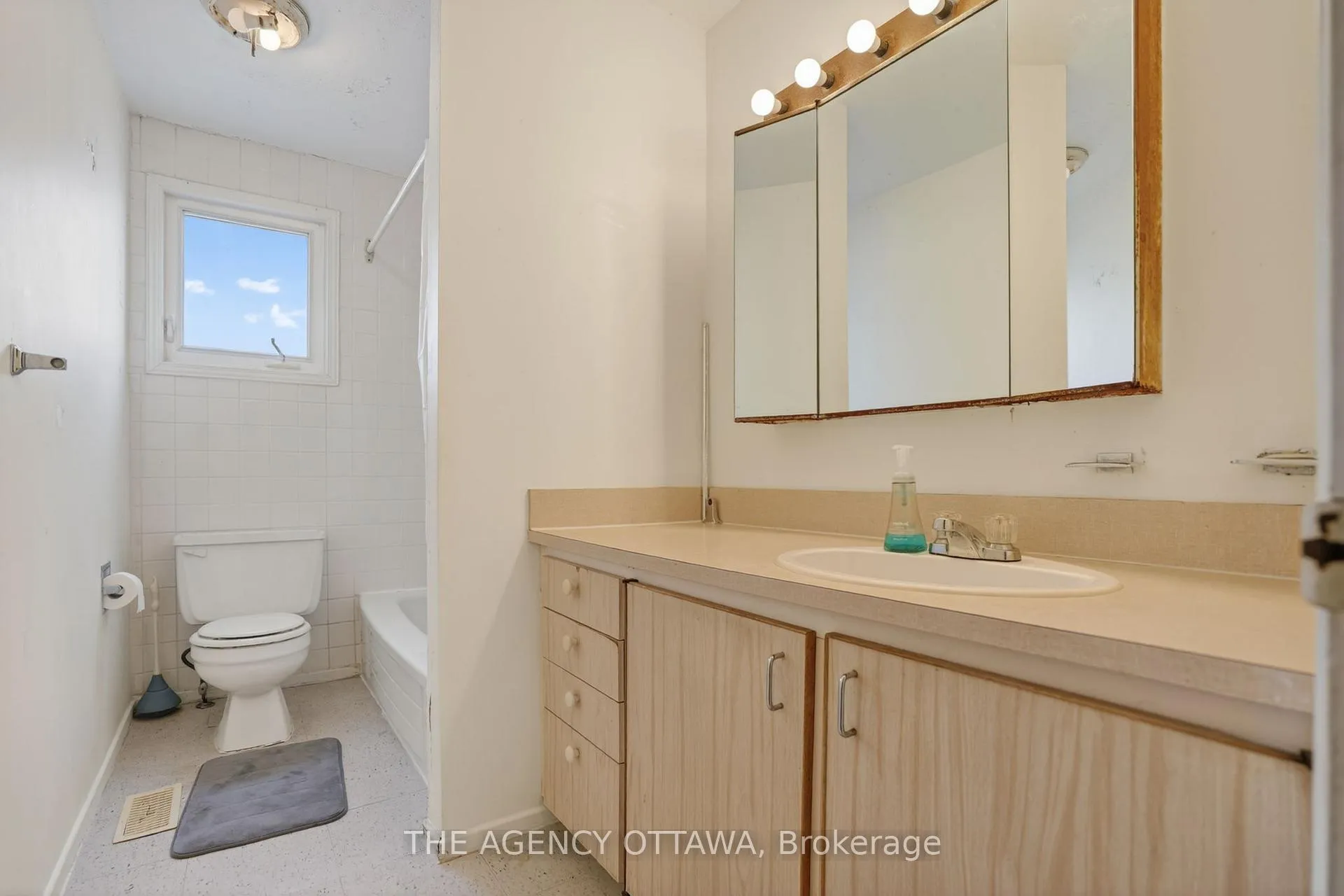 Photo 29 of Unit D, 5 Vanessa Terrace, Ottawa, Barrhaven - Pheasant Run — HOMEH