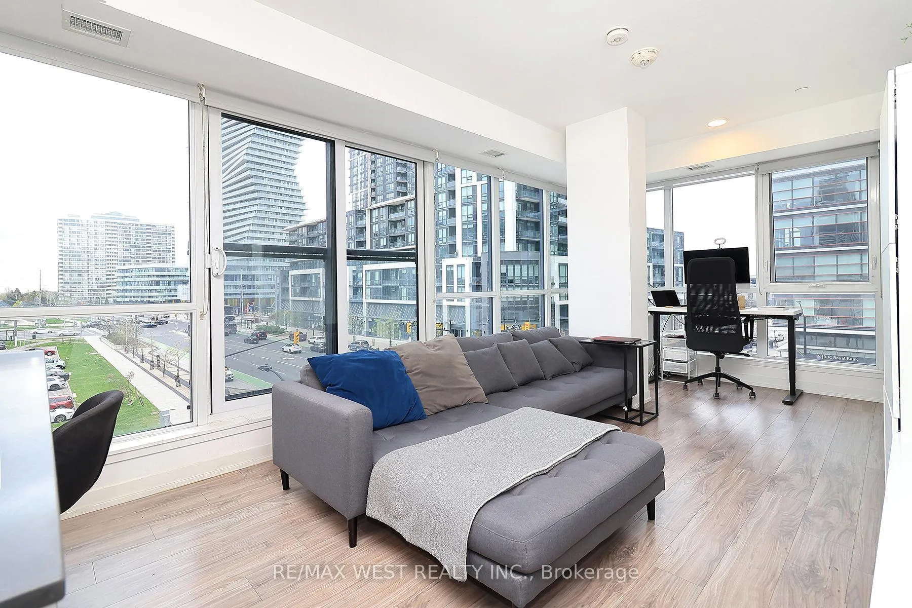 Photo 1 of Unit 412, 4065 Confederation Parkway, Mississauga, City Centre — HOMEH