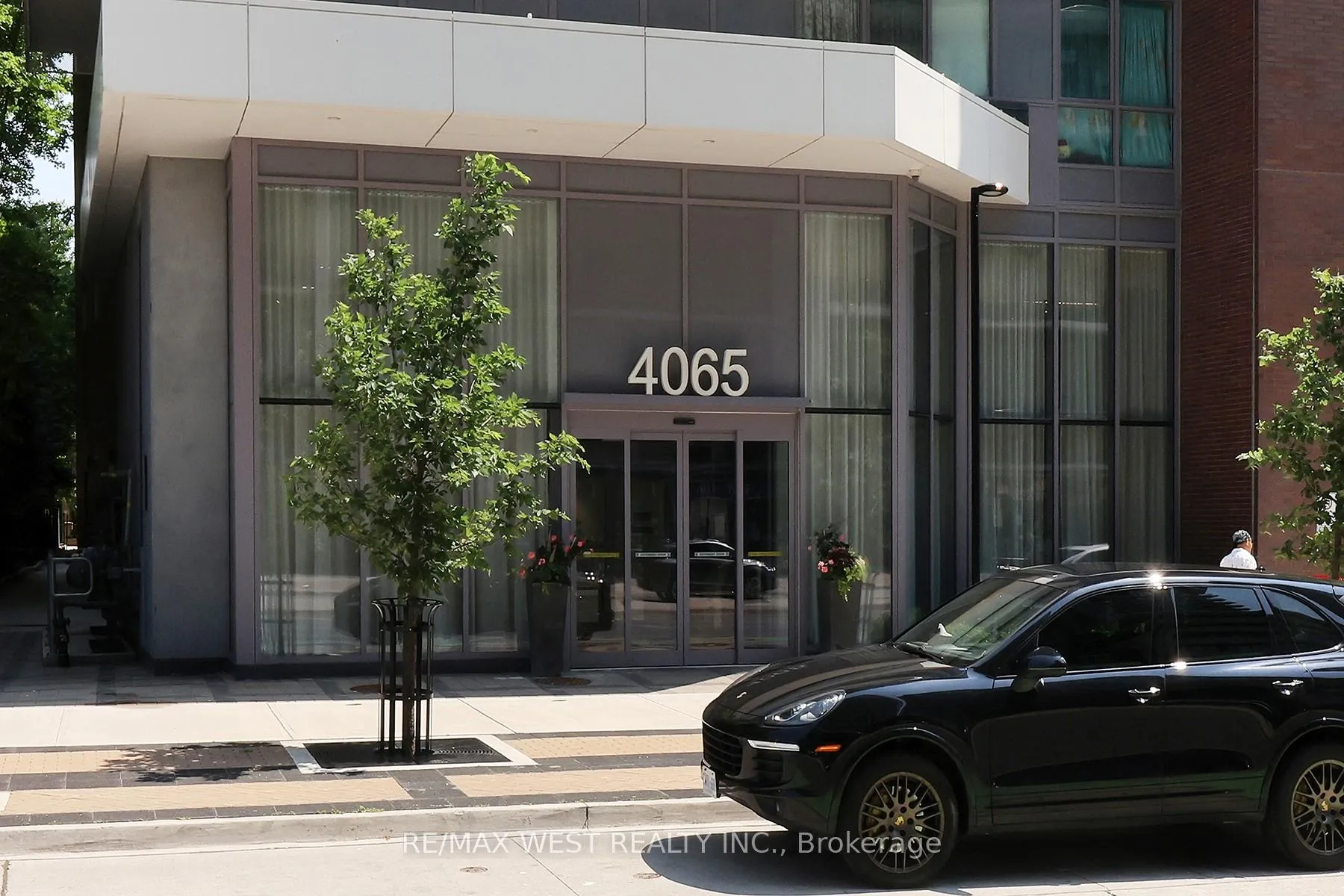Photo 5 of Unit 412, 4065 Confederation Parkway, Mississauga, City Centre — HOMEH