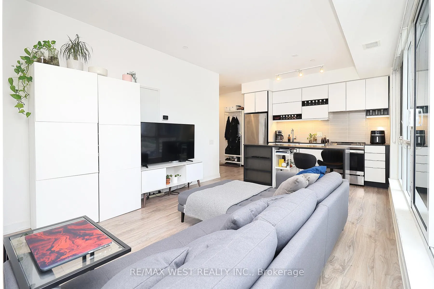 Photo 11 of Unit 412, 4065 Confederation Parkway, Mississauga, City Centre — HOMEH