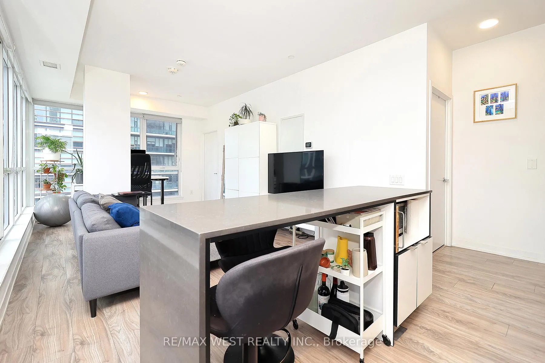 Photo 12 of Unit 412, 4065 Confederation Parkway, Mississauga, City Centre — HOMEH