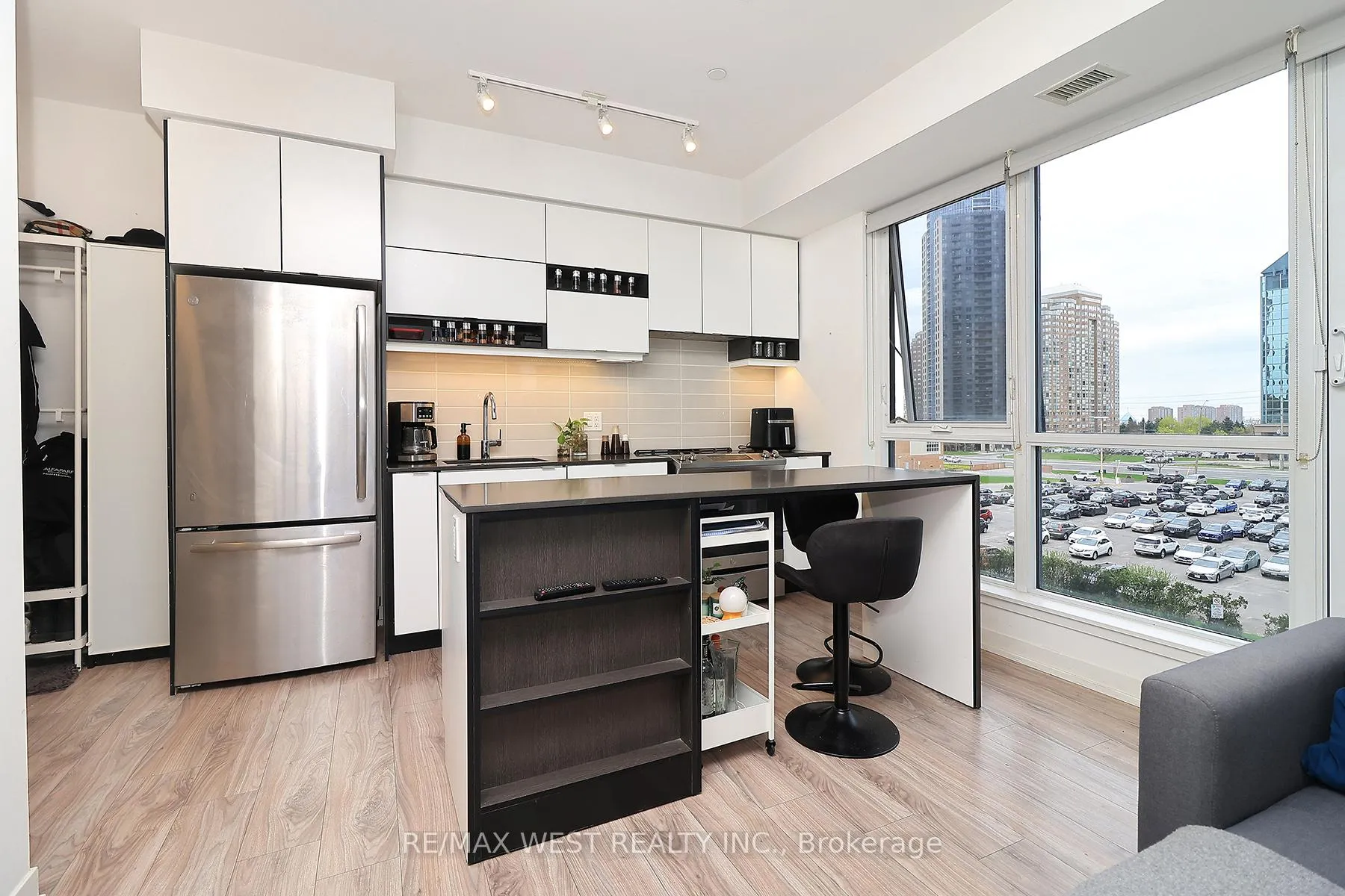Photo 13 of Unit 412, 4065 Confederation Parkway, Mississauga, City Centre — HOMEH