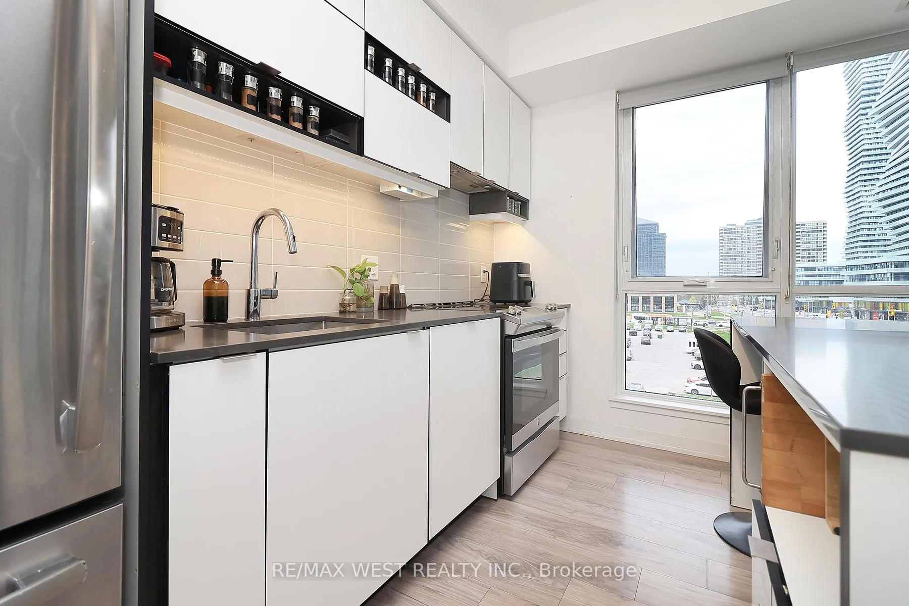 Photo 15 of Unit 412, 4065 Confederation Parkway, Mississauga, City Centre — HOMEH