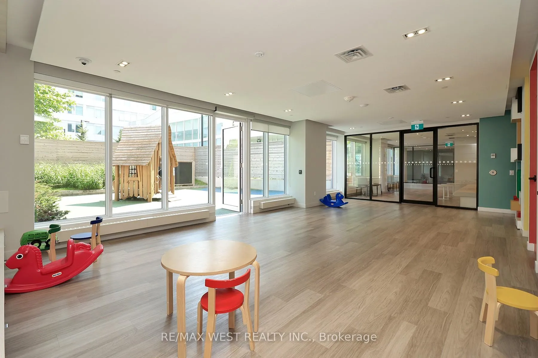 Photo 28 of Unit 412, 4065 Confederation Parkway, Mississauga, City Centre — HOMEH