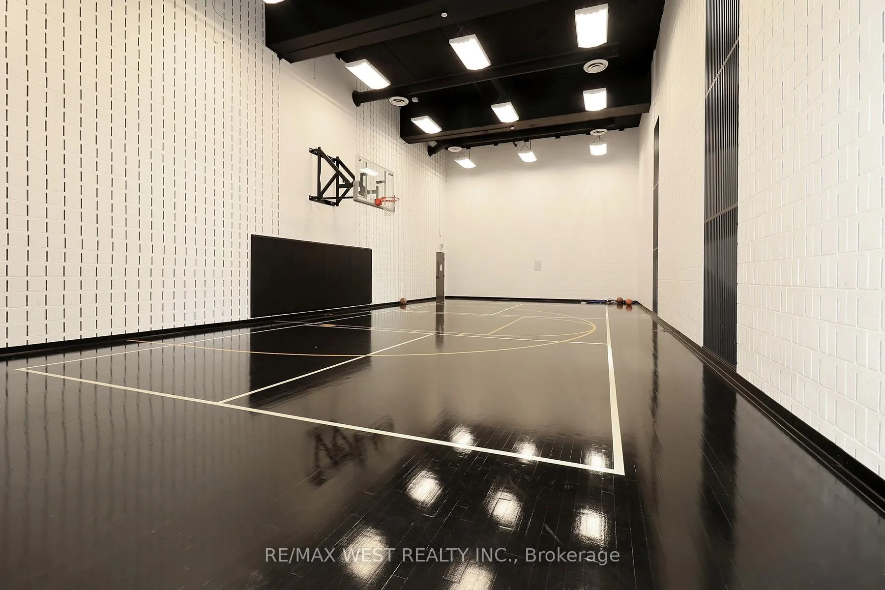 Photo 32 of Unit 412, 4065 Confederation Parkway, Mississauga, City Centre — HOMEH