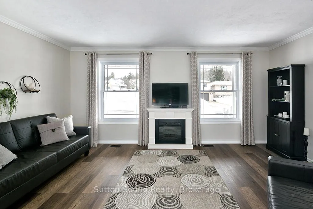 Photo 7 of 468 8th Avenue E, Owen Sound — HOMEH
