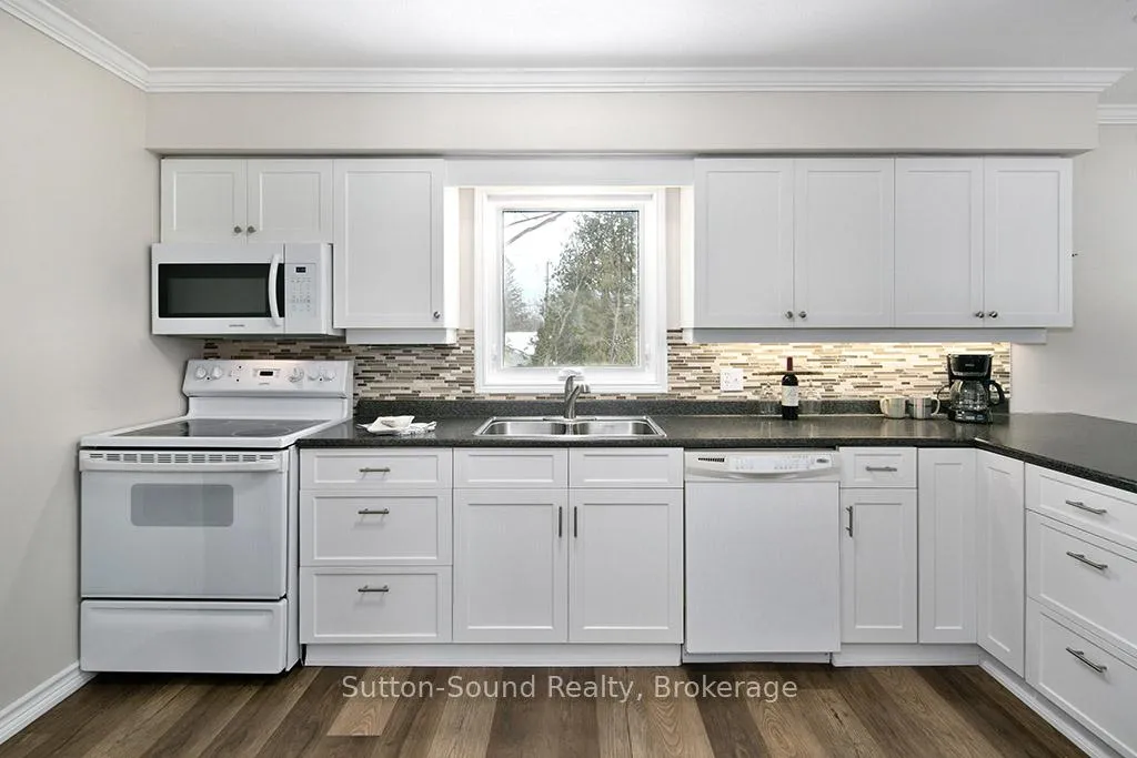 Photo 15 of 468 8th Avenue E, Owen Sound — HOMEH