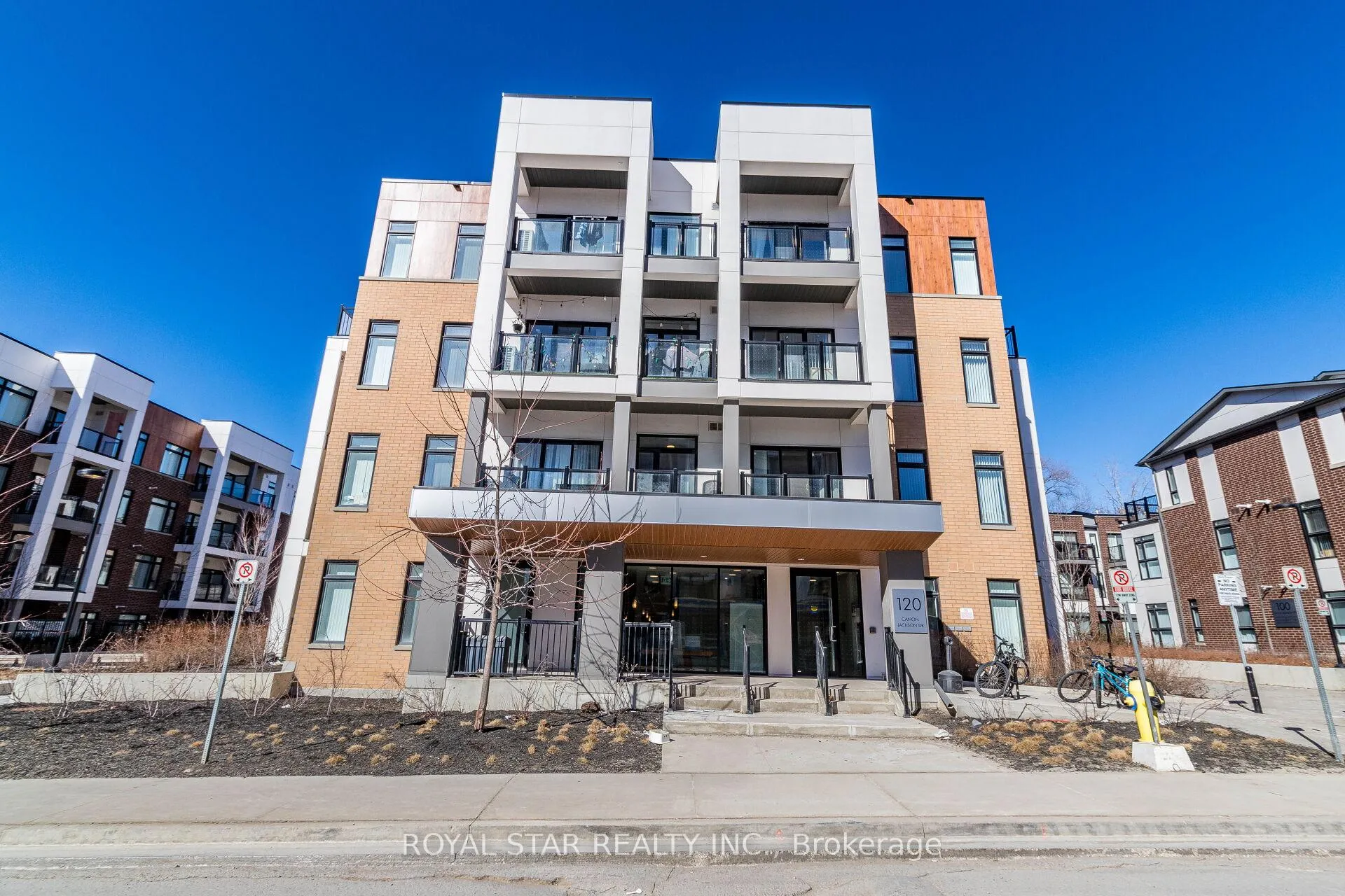 Photo 3 of Unit 401, 120 Canon Jackson Drive, North York, Beechborough-Greenbrook — HOMEH