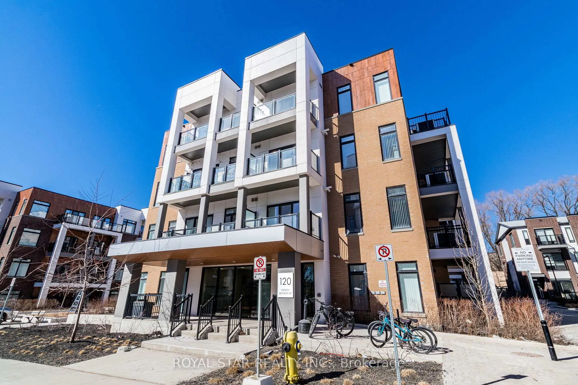 Photo 4 of Unit 401, 120 Canon Jackson Drive, North York, Beechborough-Greenbrook — HOMEH
