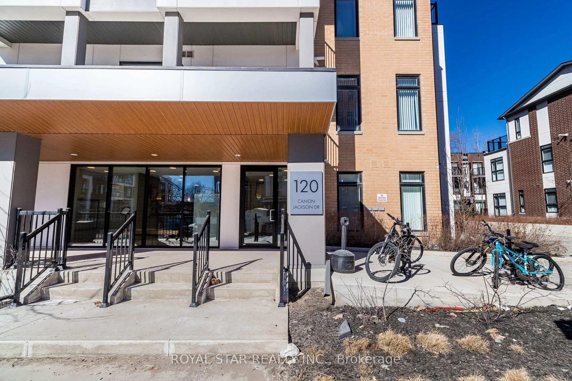 Photo 5 of Unit 401, 120 Canon Jackson Drive, North York, Beechborough-Greenbrook — HOMEH