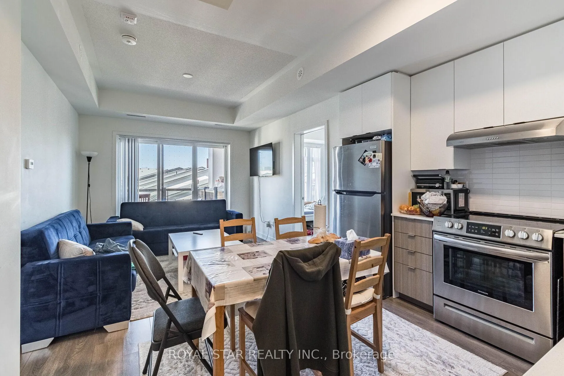 Photo 11 of Unit 401, 120 Canon Jackson Drive, North York, Beechborough-Greenbrook — HOMEH