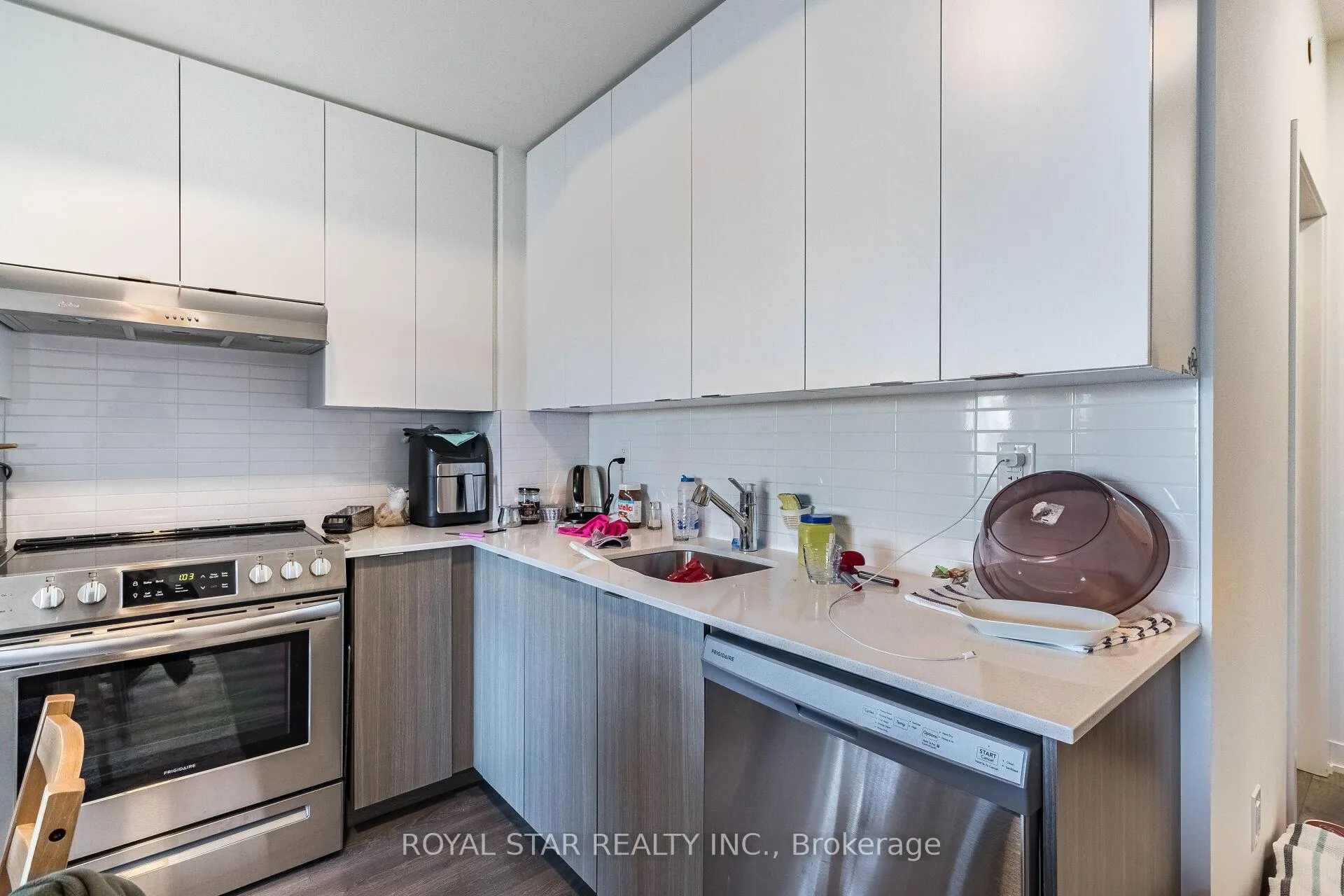 Photo 13 of Unit 401, 120 Canon Jackson Drive, North York, Beechborough-Greenbrook — HOMEH
