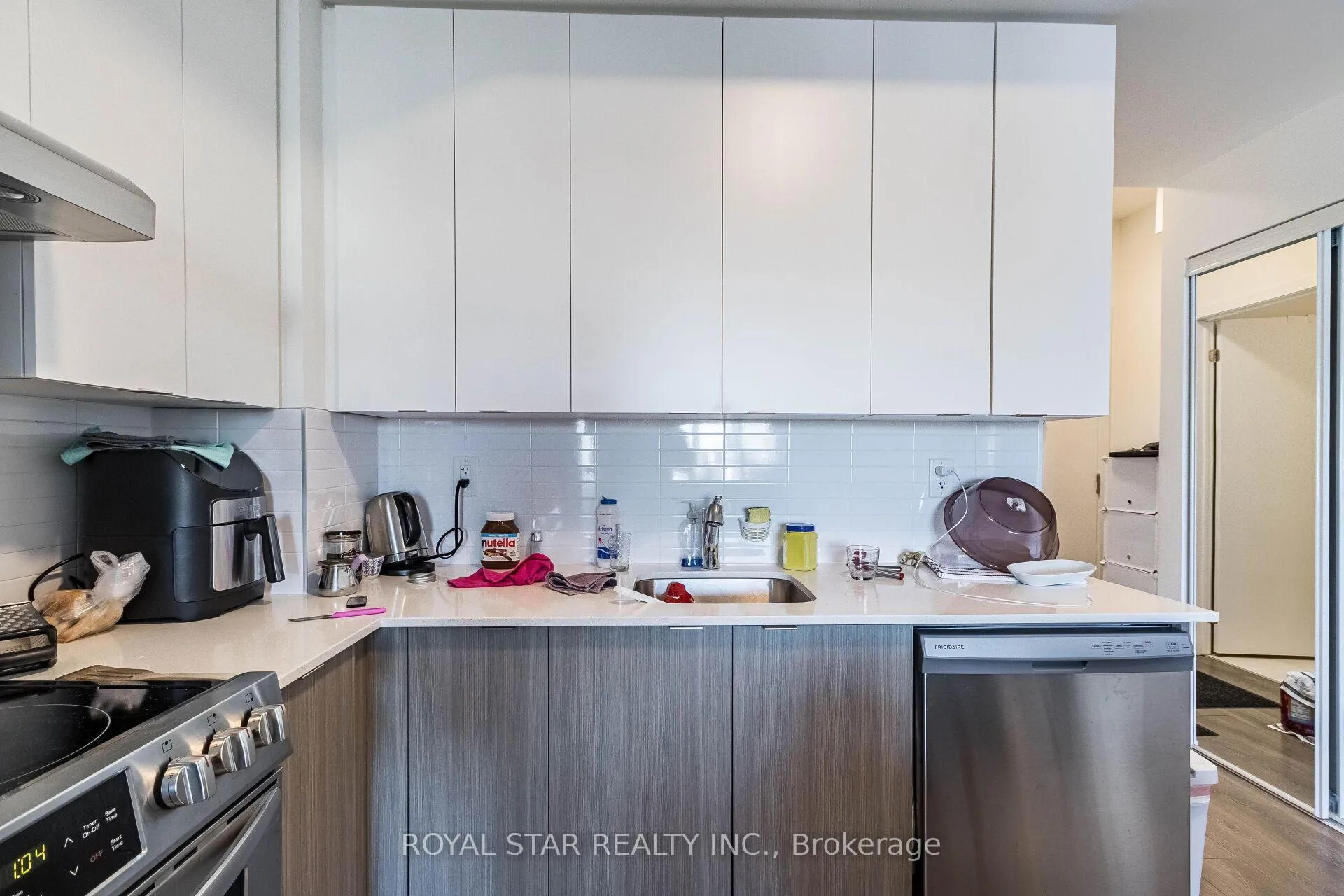 Photo 14 of Unit 401, 120 Canon Jackson Drive, North York, Beechborough-Greenbrook — HOMEH