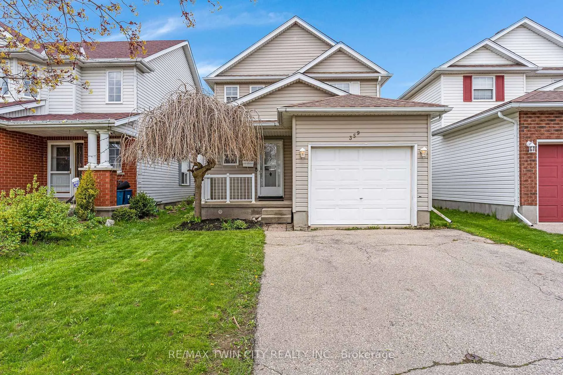 Front of 359 Highbrook Crescent