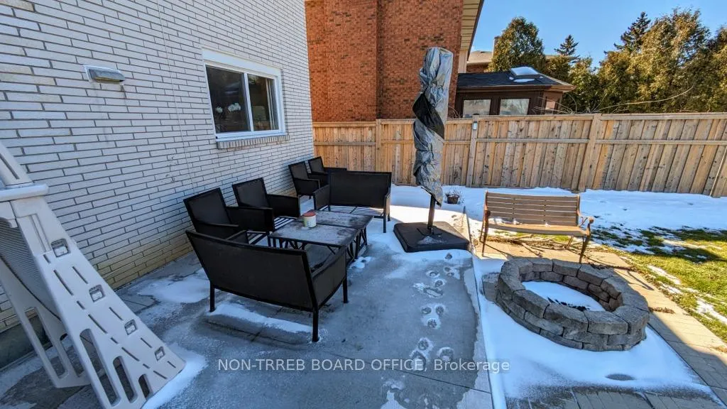 Photo 8 of 32 Albion Falls Boulevard, Hamilton, Trenholme — HOMEH