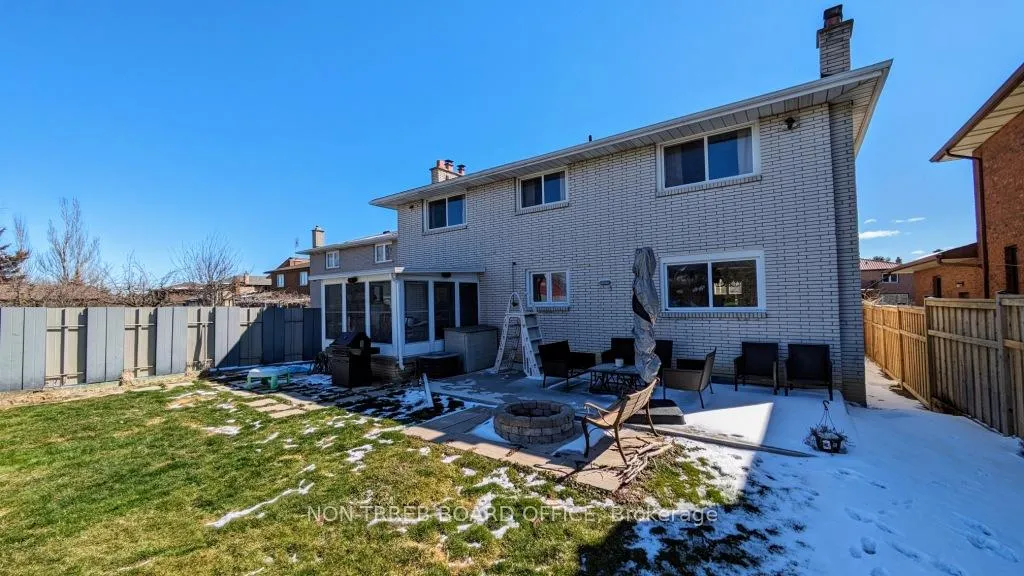 Photo 10 of 32 Albion Falls Boulevard, Hamilton, Trenholme — HOMEH
