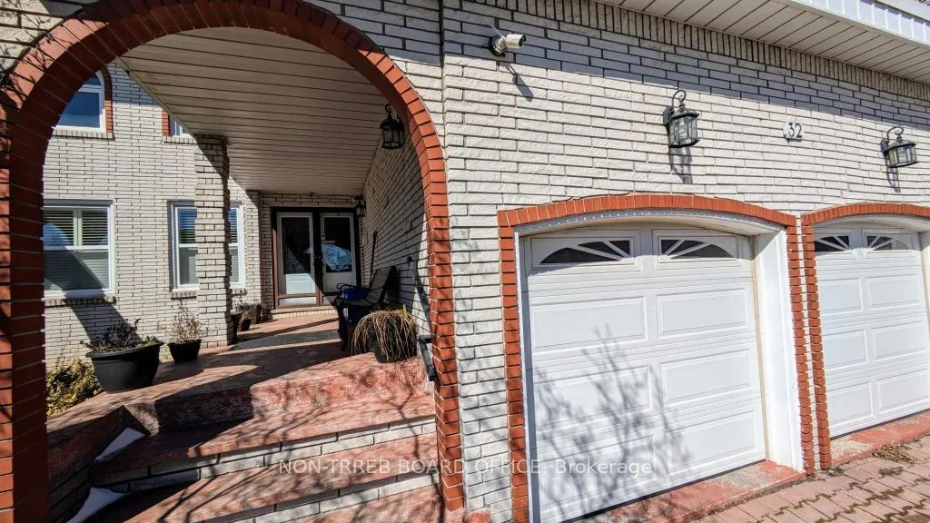 Photo 12 of 32 Albion Falls Boulevard, Hamilton, Trenholme — HOMEH