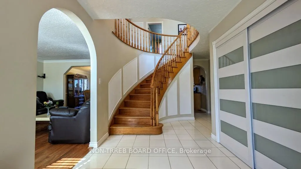 Photo 13 of 32 Albion Falls Boulevard, Hamilton, Trenholme — HOMEH